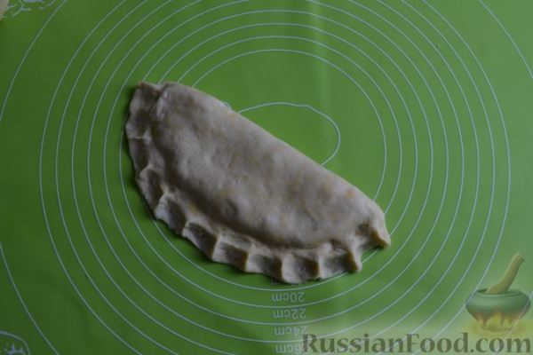 Пирожки из песочного теста на смальце, с говядиной и овощами