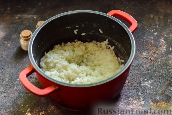 Запеканка из кабачков с рисом и мясными котлетами