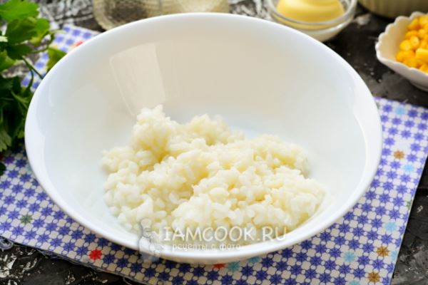 Салат с морской капустой и рисом