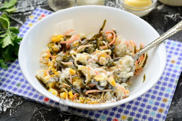 Салат с морской капустой и рисом
