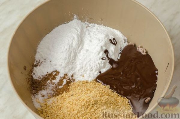 Пирожные из фасоли, с шоколадом, орехами и финиками