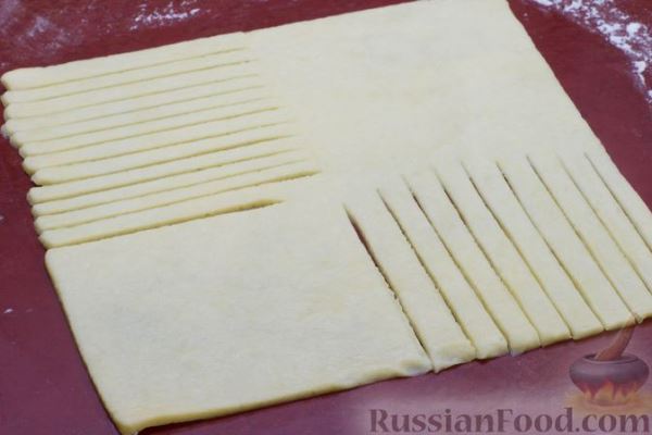 Пирожки из песочно-дрожжевого теста с цитрусовой начинкой