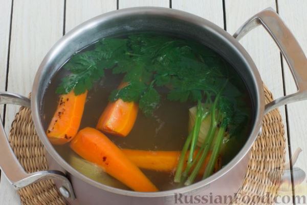 Овощной суп со стручковой фасолью, чечевицей и шампиньонами