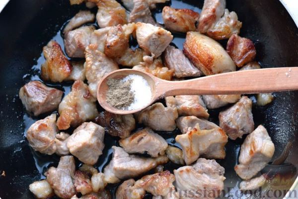 Капуста, тушенная с мясом, рисом и грибами
