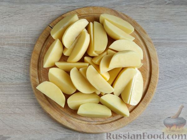 Картошка, тушенная с солёными огурцами