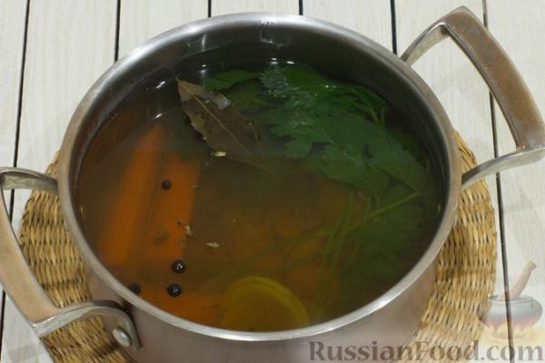 Овощной суп со стручковой фасолью, чечевицей и шампиньонами