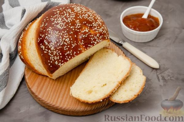 Сдобный хлеб-улитка с кунжутом